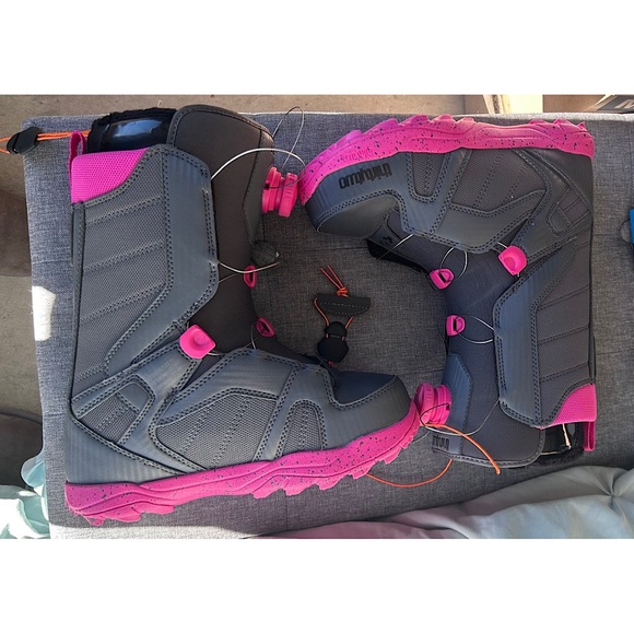 W 7-Thirty Two Gray and Pink Snowboard Boots - Picture 1 of 6
